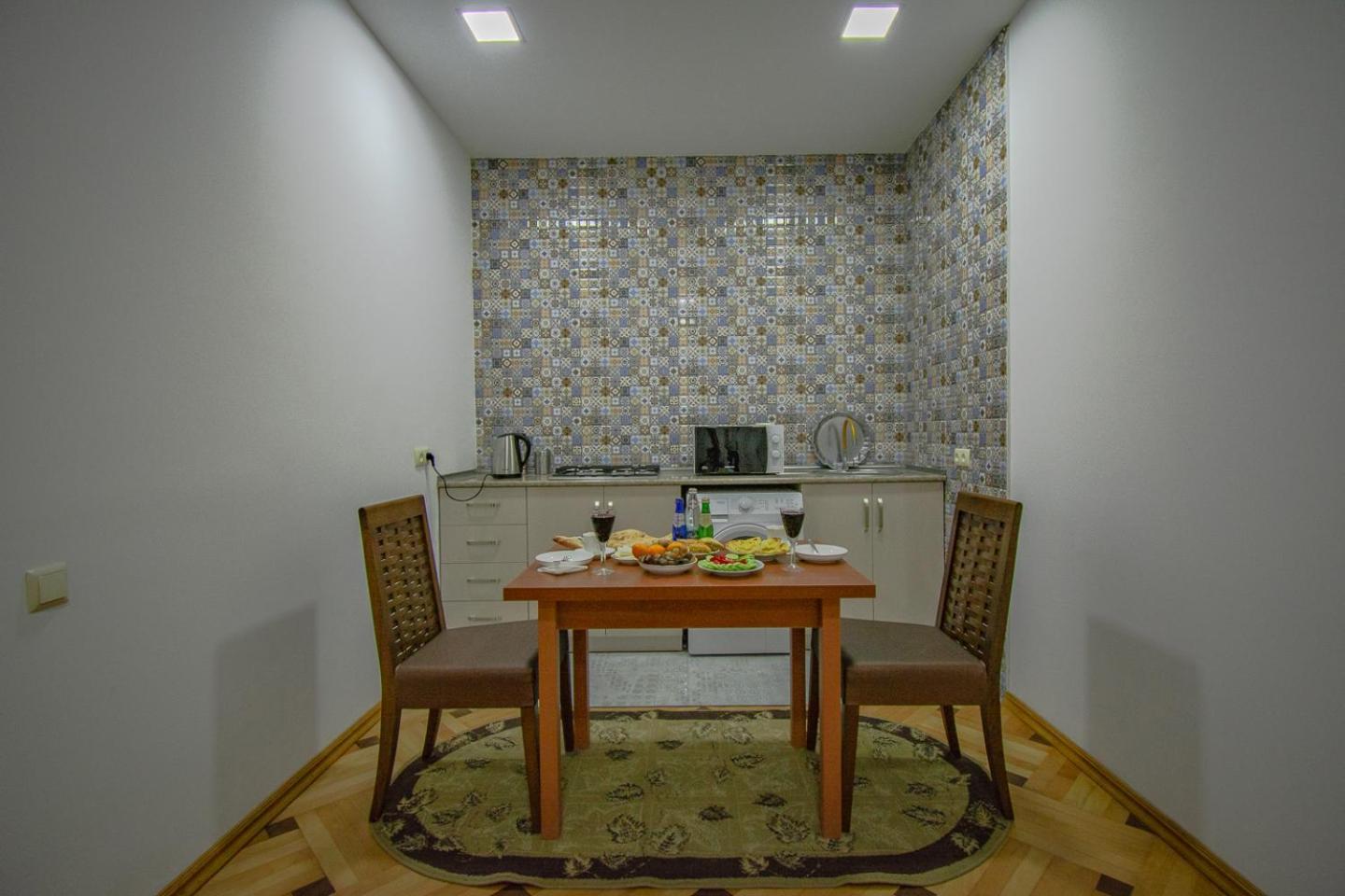 NaNa's Guesthouse Batoumi Extérieur photo