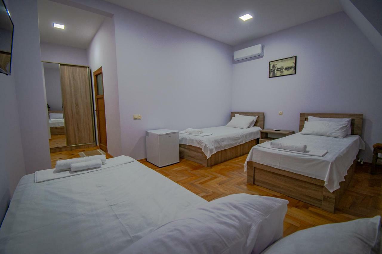 NaNa's Guesthouse Batoumi Extérieur photo